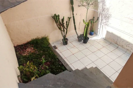 Casa com 180m², 3 dormitórios, 1 vaga, à venda na Vila Scarpelli em Santo André.