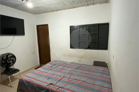 Casa Térrea com 1 dormitório.