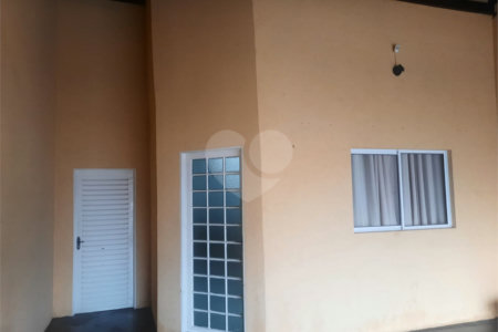 Ótima Oportunidade: Casa com Área de Lazer e Garagem para Dois Carros