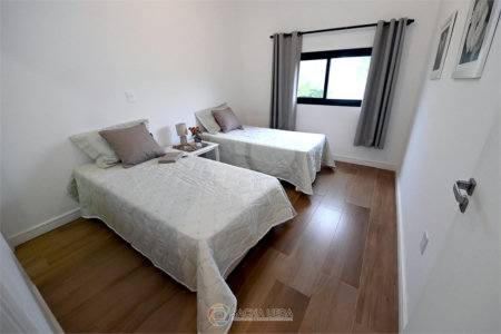 Indaiatuba - SP - Condomínio Helvetia Park - 490 m² Terreno - Sobrado com 307 m² de Área Construída - Escritório com móveis planejados - Sala de estar e jantar ampla e integradas - Cozinha planejada completa, com eletrodomésticos (cooktop, forno, coifa, geladeira, microondas) - Lavanderia