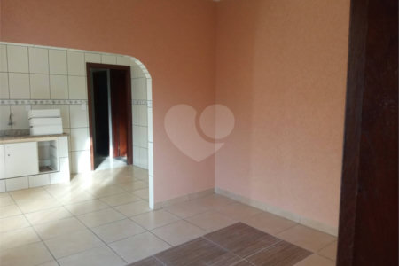 Casa térrea com salão comercial para venda no Maria Stella Fagá.