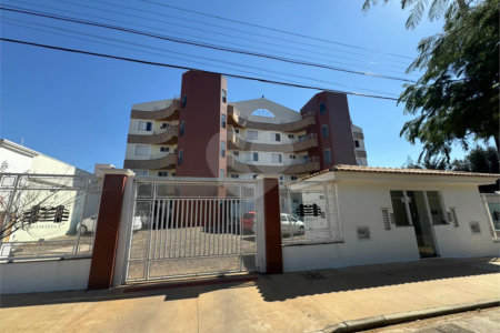 Apartamento de 2 Dormitórios á venda, no Parque Santa Marta em São Carlos.