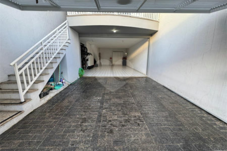 Casa à Venda com 225m² – Ampla e Bem Localizada - Estuda permuta.