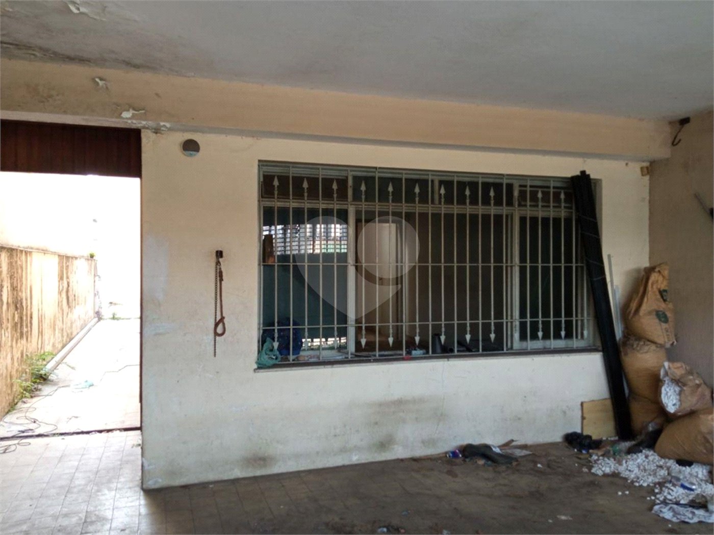 Exccelente imóvel totalmente reformado com 03 Dormts, 01 Suíte e 02 vagas.