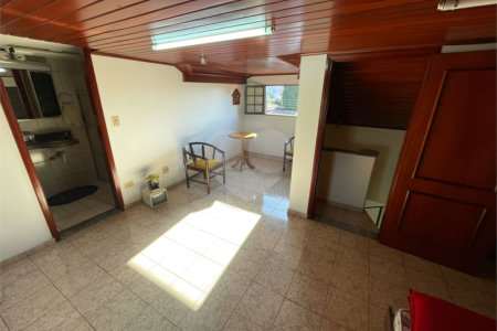 Excelente casa no Parque Santa Marta.