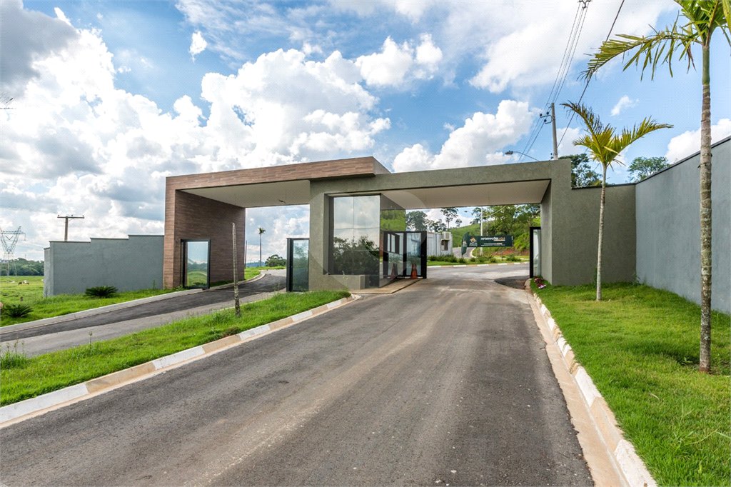Terrenos a partir 300 metros em condomínio fechado e pronto para construir, aceita financiamento