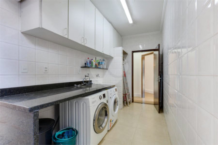 Casa à venda com 4 quartos, sendo 2 suítes, em Interlagos, São Paulo, SP