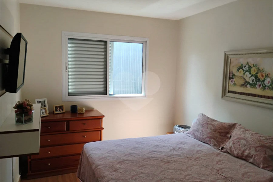 Vende-se apartamento no Jardim Aeroporto com 03 dormitórios