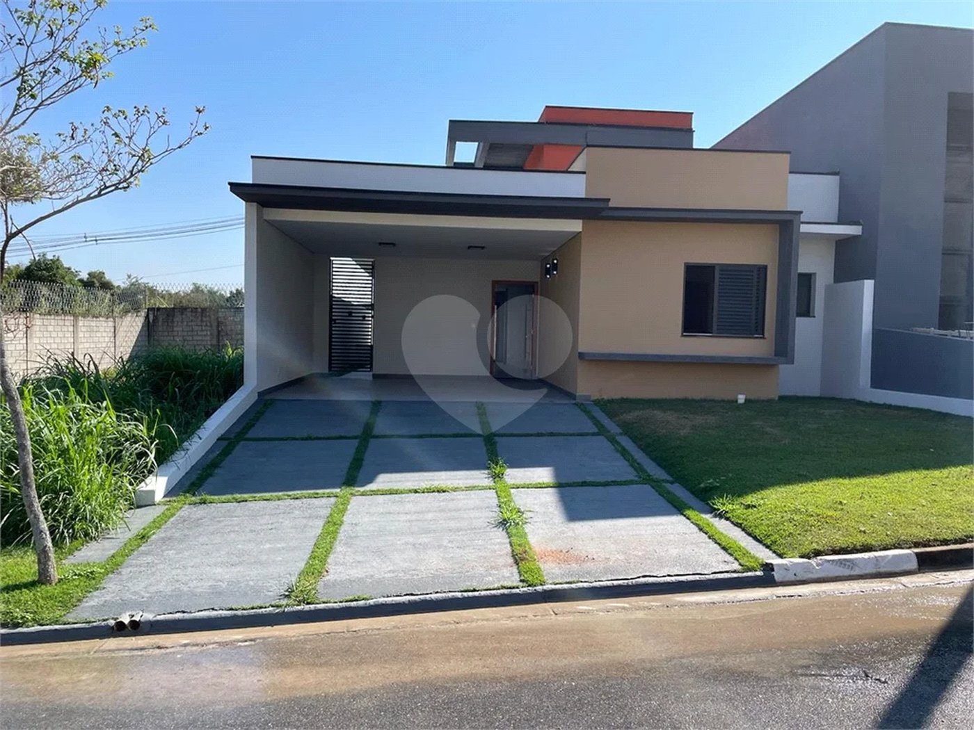 Casa à venda com 3 quartos, sendo 1 suíte,  em Portal do Bosque, Louveira, SP