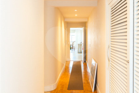 Apartamento para venda em Moema com 185m², 3 dormitórios sendo 1 suíte e 1 vaga