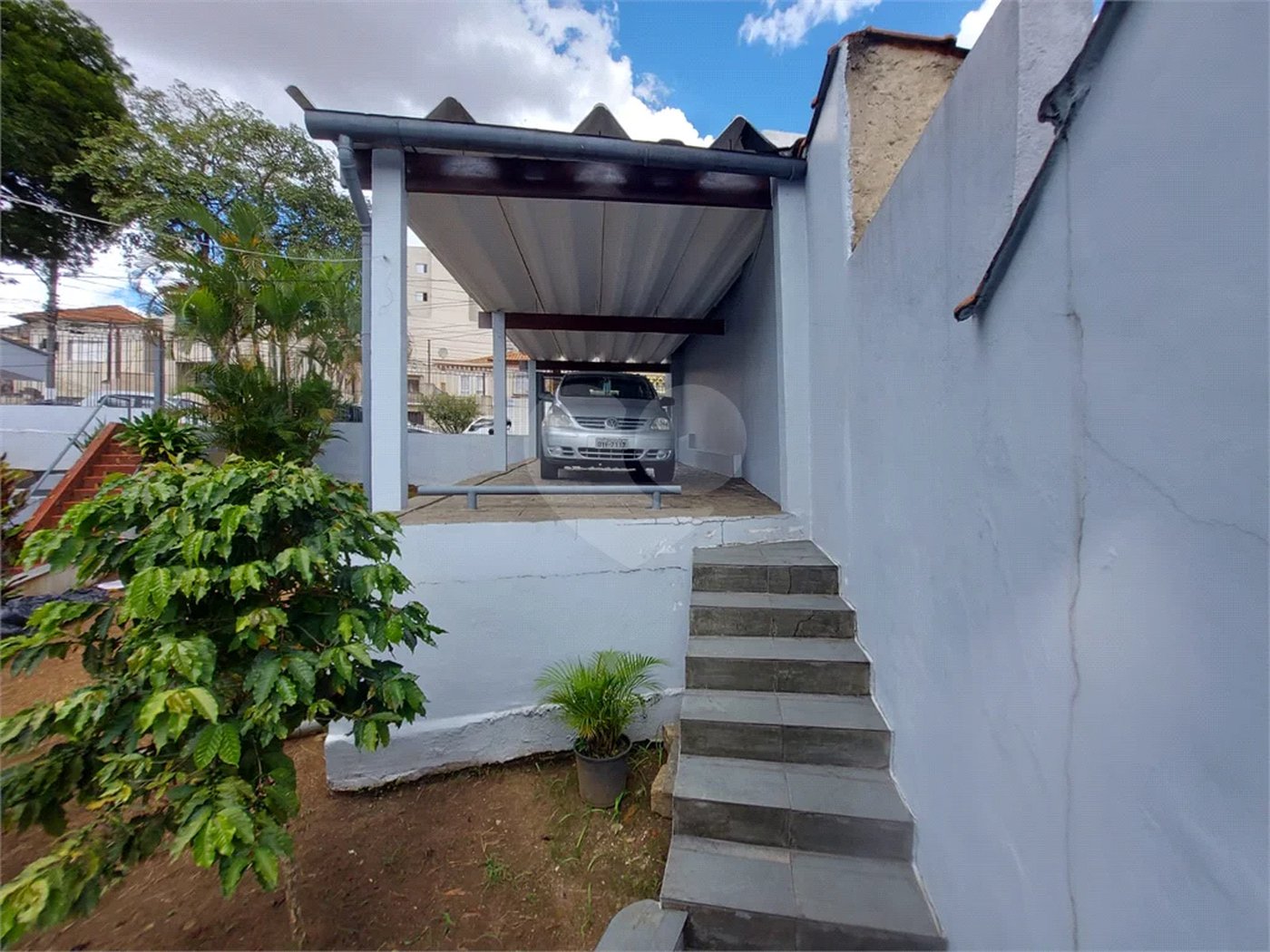 CASA TÉRREA À VENDA NA MOOCA - COM PORTEIRA FECHADA.