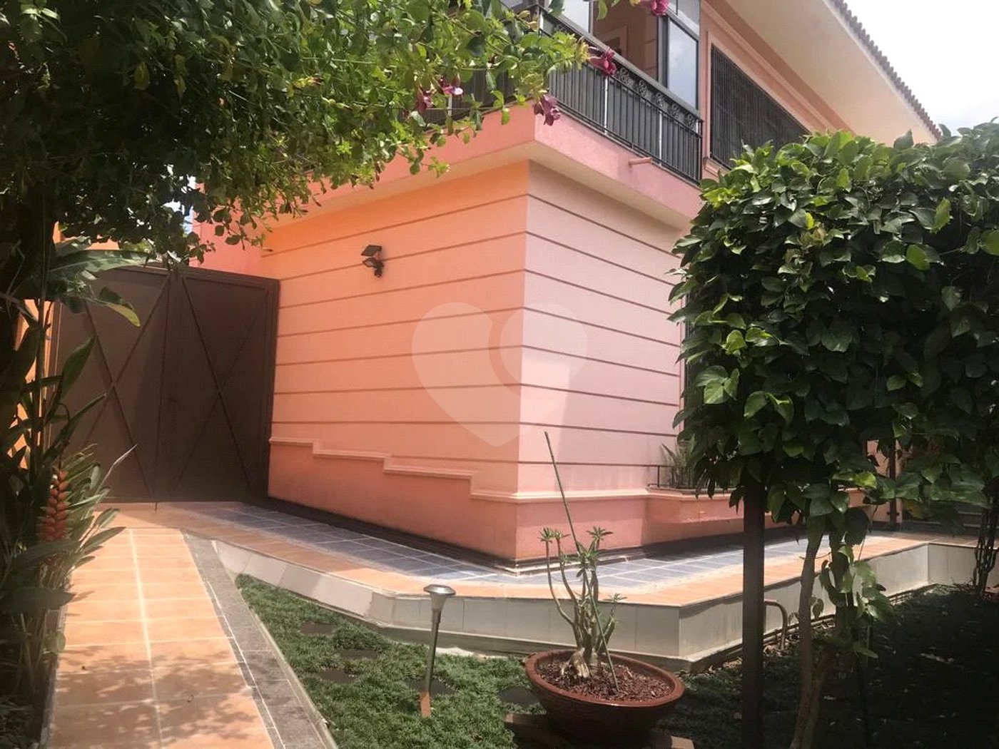 Casa à venda com 5 quartos, sendo 3 suítes, em Alto da Lapa, São Paulo, SP