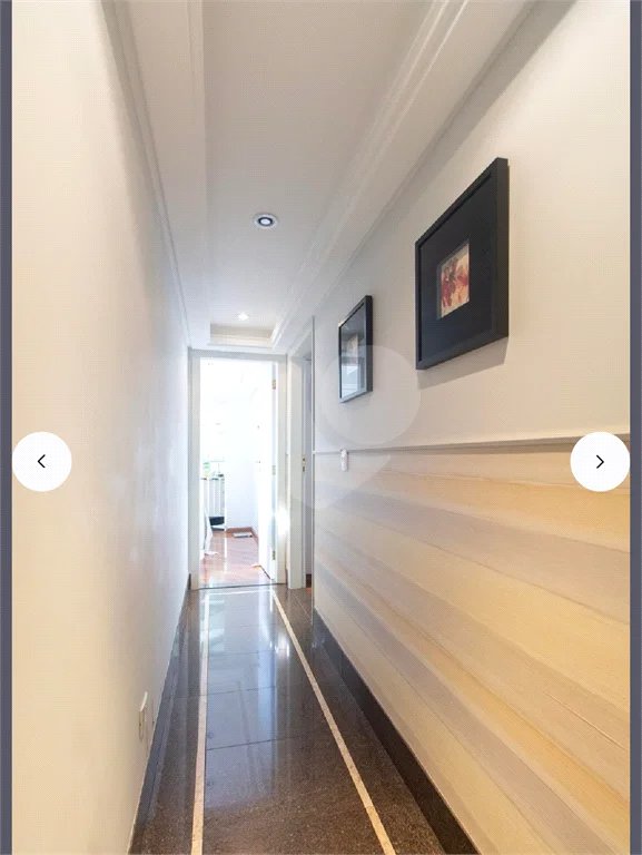 Apartamento de 200m² com 3 dormitórios, 2 suítes e 3 vagas em condomínio 1 por andar.