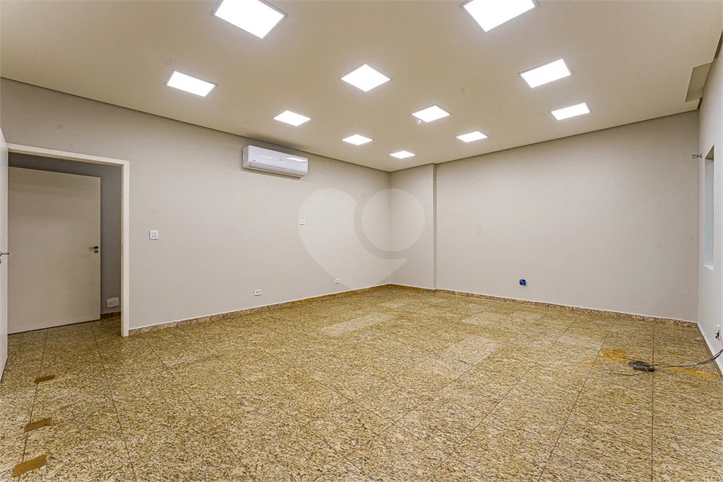Prédio inteiro comercial á venda e locação na Vila Leopoldina.