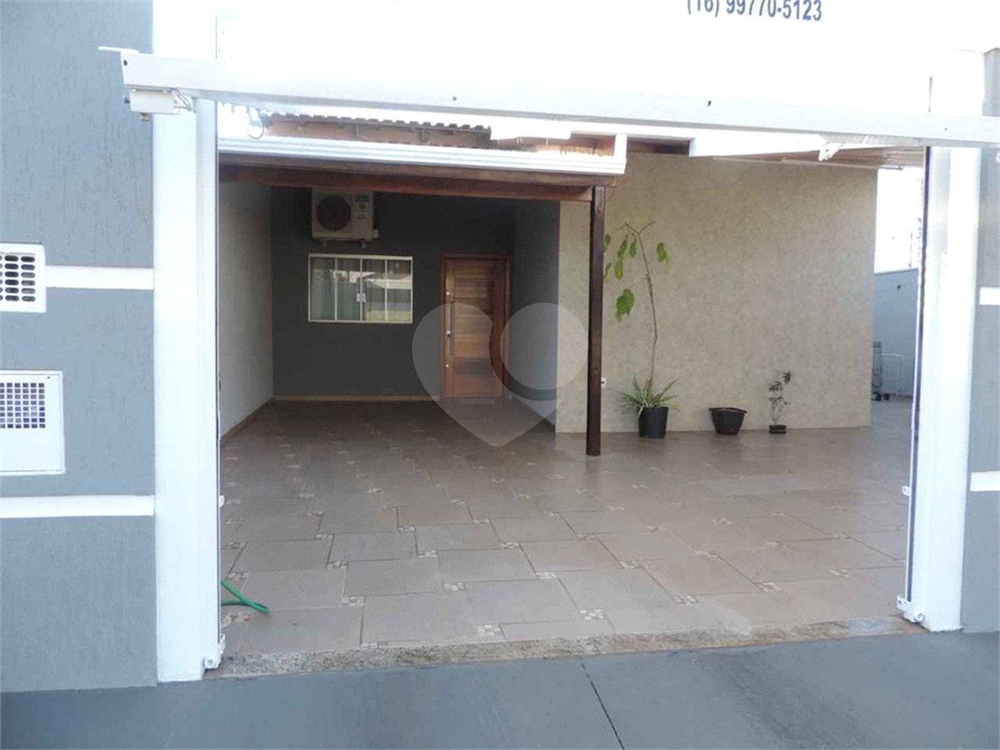 Casa Térrea com 2 dormitórios, sendo 1 suíte.