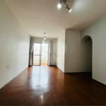 Vende-se Apartamento de 2 Quartos com Sacada na Vila Mascote