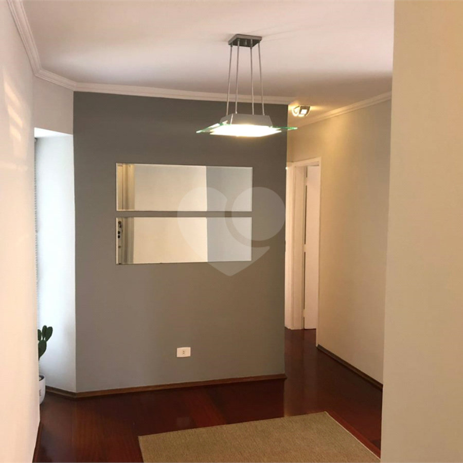 Apartamento Reformado com 2 Quartos à Venda – Vila Olímpia, São Paulo – SP
