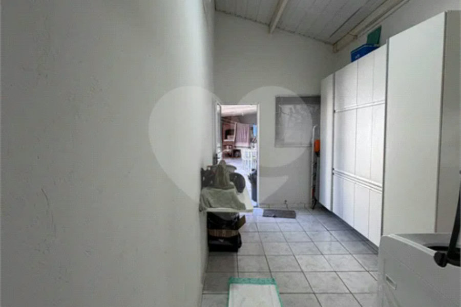 Casa à Venda no Santa Terezinha com 3 Dormitórios, Churrasqueira e Garagem para 2 Carros