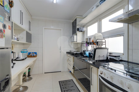 Casa à venda com 4 quartos, sendo 2 suítes, no condomínio Villa Franz Schubert, São Paulo - SP