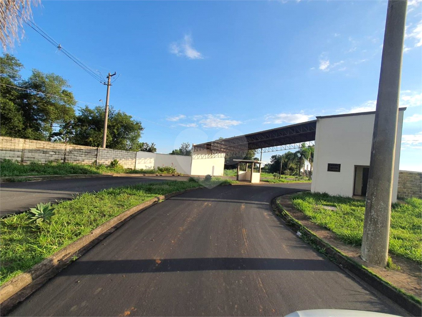 Terreno com 1.000,00 m² de área.