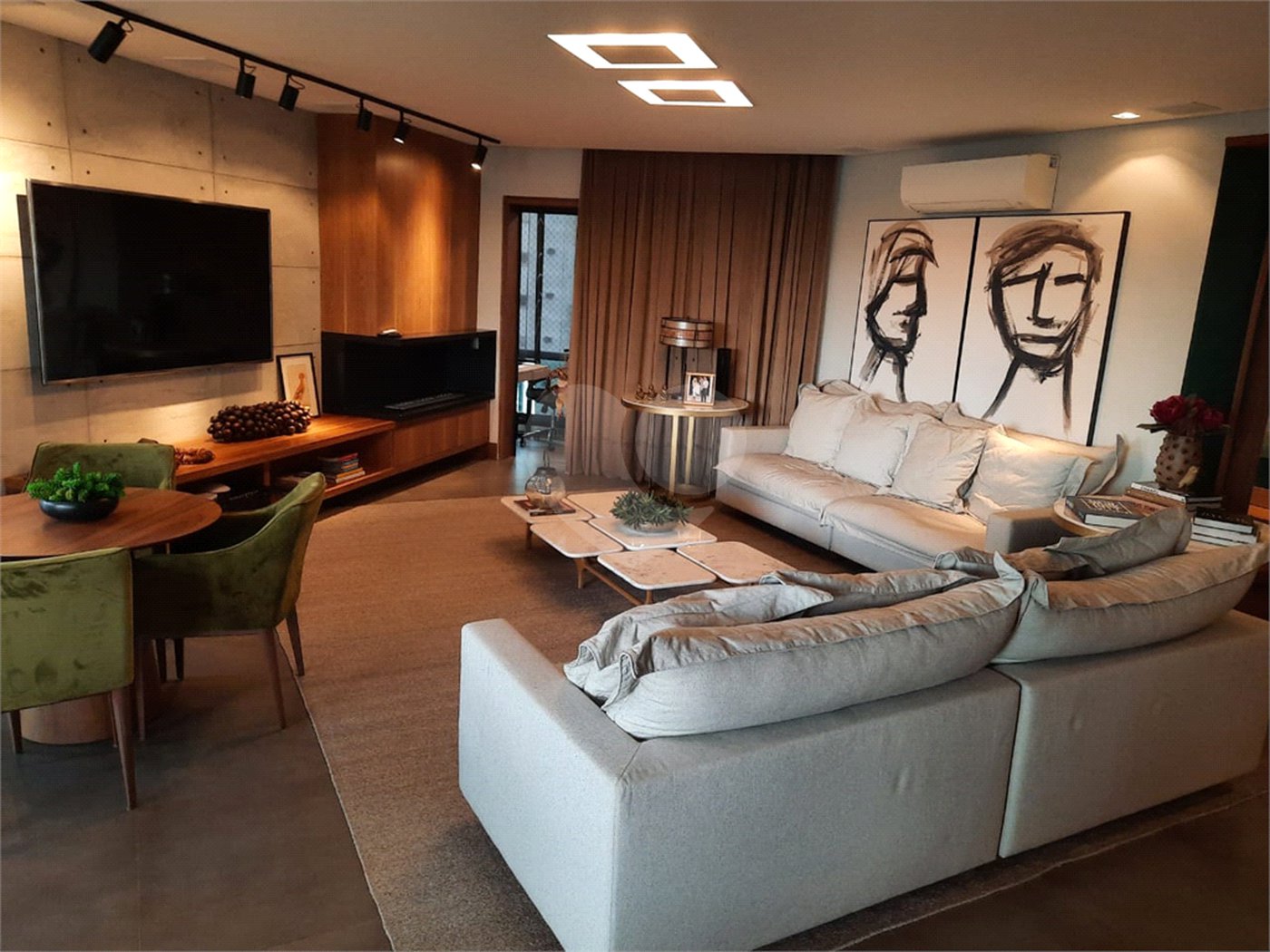Apartamento de 257m² a venda em Moema, reformado, 4 dorms, 3 suítes, fora de rota,, 4 vagas