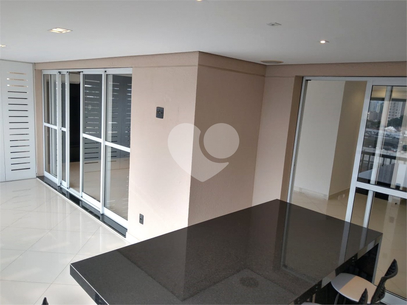 Apartamento 3 suítes, varanda gourmet, 3 vagas em Condomínio Clube na Mooca