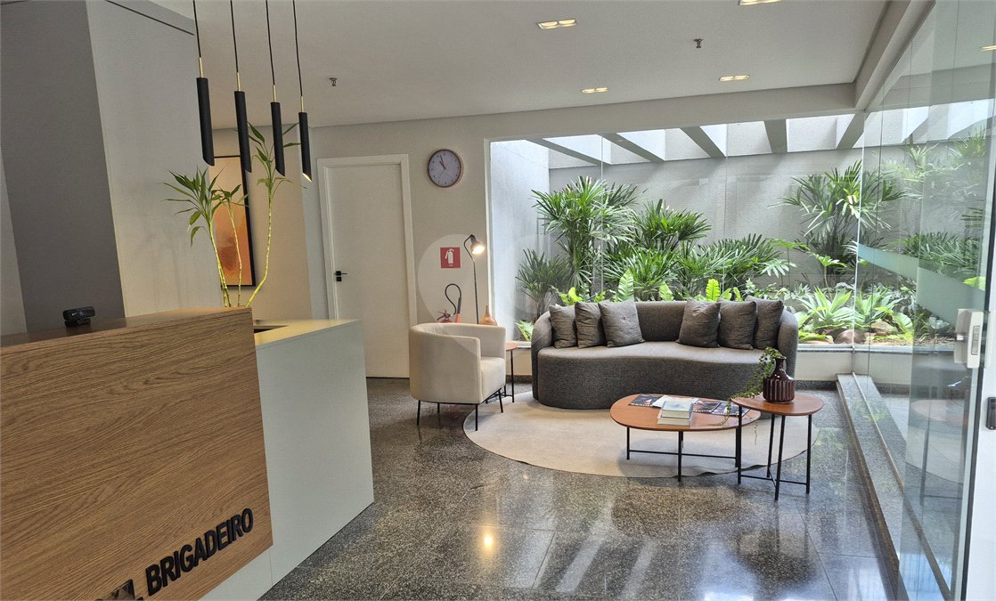 Sala comercial para venda ou locação na Brig.ís Antônio entre Paulista e Parque do Ibirapuera, 70 m², duas vagas de garagem