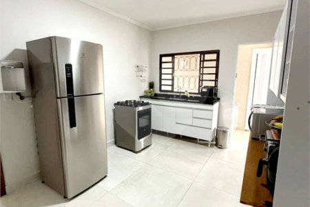 Casa térrea para venda com 02 dormitórios e 02 vagas de garagem em Atibaia