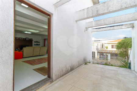 Casa Sobrado à venda com 342 m², 3 dormitórios, sendo 2 suítes, 4 vagas na Vila Mariana - São Paulo.