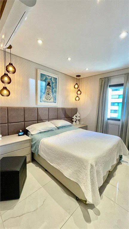 Cobertura à venda na Aclimação de 300m² com 2 vagas.