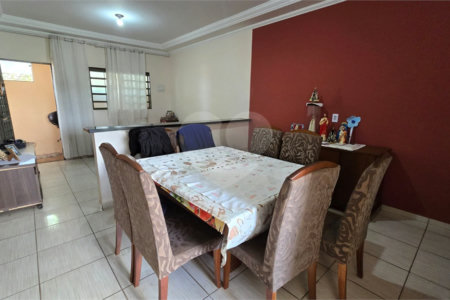 Casa à venda com 2 quartos, em Parque Dos Timburis, São Carlos, SP