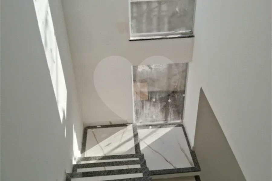 Sobrado moderno com 2 Suítes e vista Privilegiada no Jardim Bandeirantes, Poços de Caldas