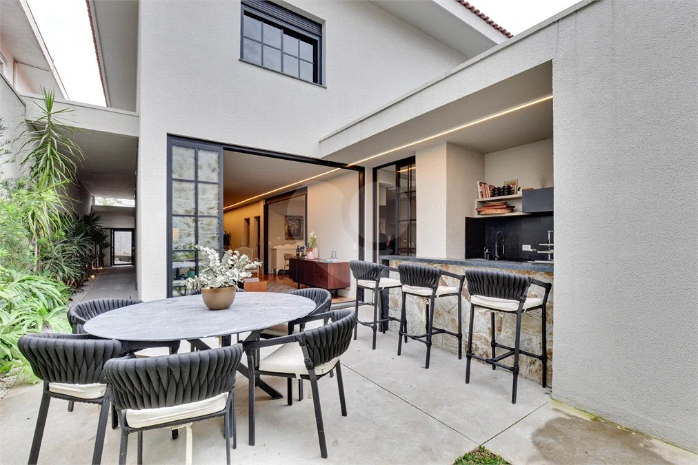 Casa de Vila à venda com 5 quartos, sendo 3 suítes, em Jardim Hípico, São Paulo, SP