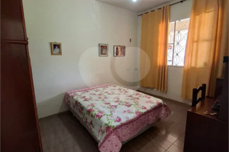 Ó TIMO CASA COM 3 QUARTOS E TERRAÇO EM CONTOMINIO FECHADO