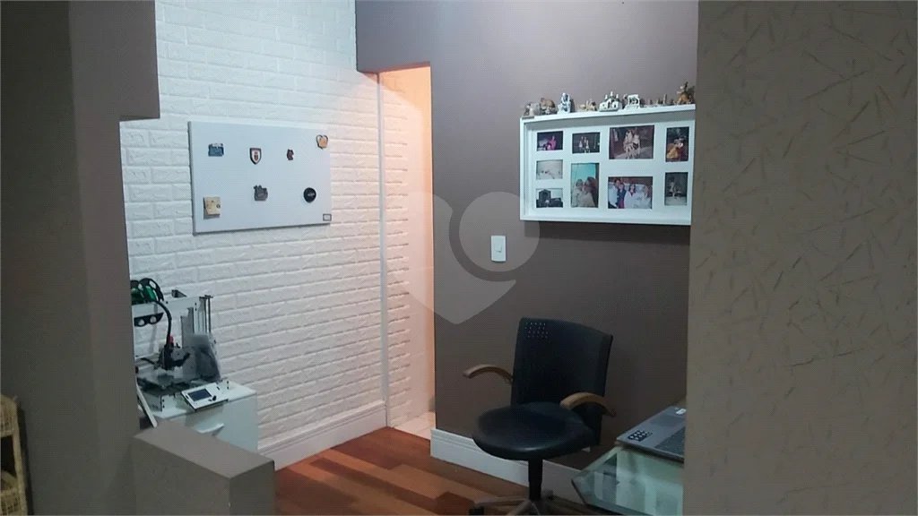 Sobrado com 224m² , 3 dormitórios , sendo 2 suítes , 3 vagas de garagem , 7 banheiros , à venda na Vila Scarpelli em Santo André.