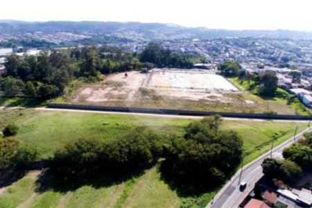 Área comercial/industrial com 36337m² a venda em Vinhedo/SP próximo ao centro da cidade.