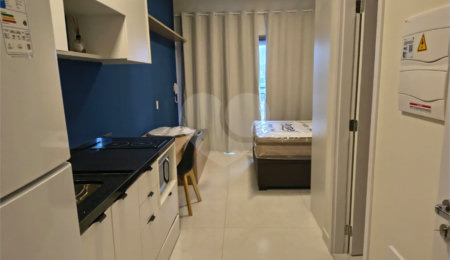 Studio completo, em frente ao Metro Borba Gato.