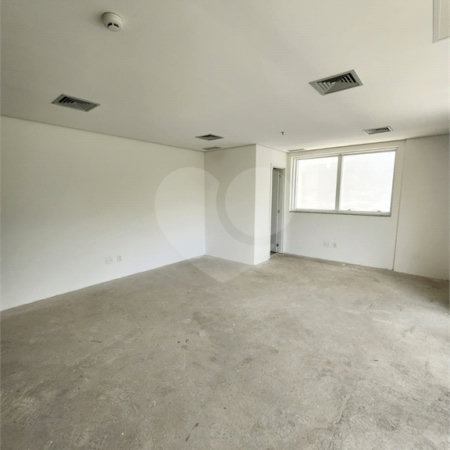 Sala comercial em frente ao Allianz Parque