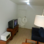 Apartamento mobiliado na Bela Vista de 36m² com 1 vaga de garagem.