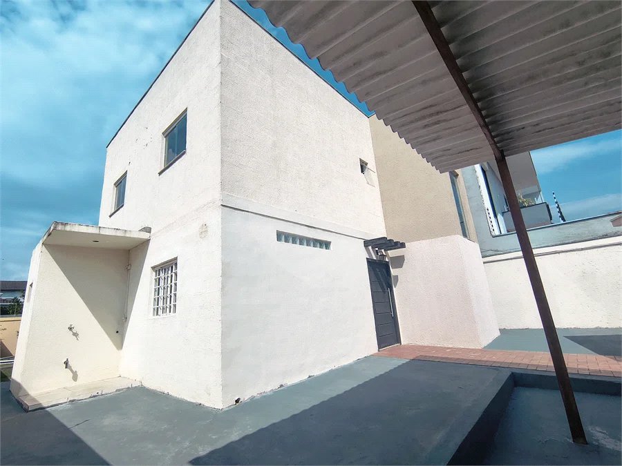Casa com Suíte Master, Closet, Piscina e Espaço Gourmet Próxima ao Parque Ecológico- 03 quartos -com quintal