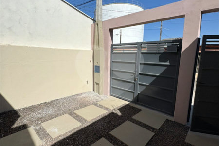 Casa com 02 Dormitórios á venda, em Cidade Aracy 2.