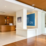 Apartamento de 106 m² no Auge Home Resort, porteira fechada, com 3 dormitórios, 1 suíte, varanda gourmet, 2 vagas, depósito e lazer completo.