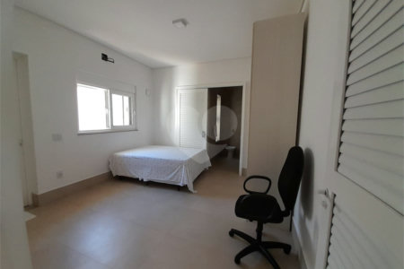 Casa à Venda no Condomínio Damha III – Elegância e Conforto para sua Família