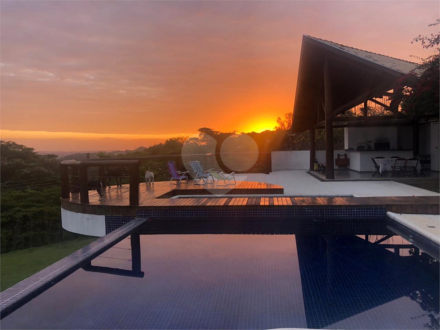 Mansão de Luxo em Louveira: Viva o Sonho no Condomínio Jardim Primavera