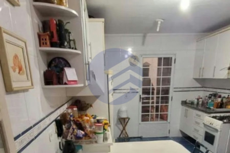 Sobrado espaçoso e completo em condomínio fechado no Bonfiglioli!