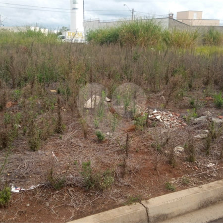 Lote no Jardim do Bosque, aceita financiamento ou aquisição de terreno e construção .