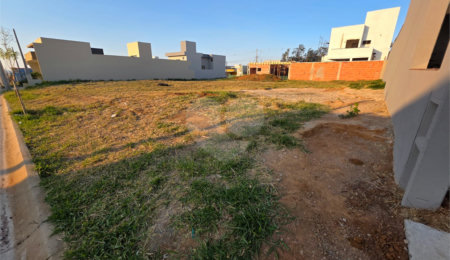 Terreno à venda no condomínio Residencial Villeneuve, São Carlos - SP