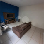 Casa Térrea com 2 dormitórios.