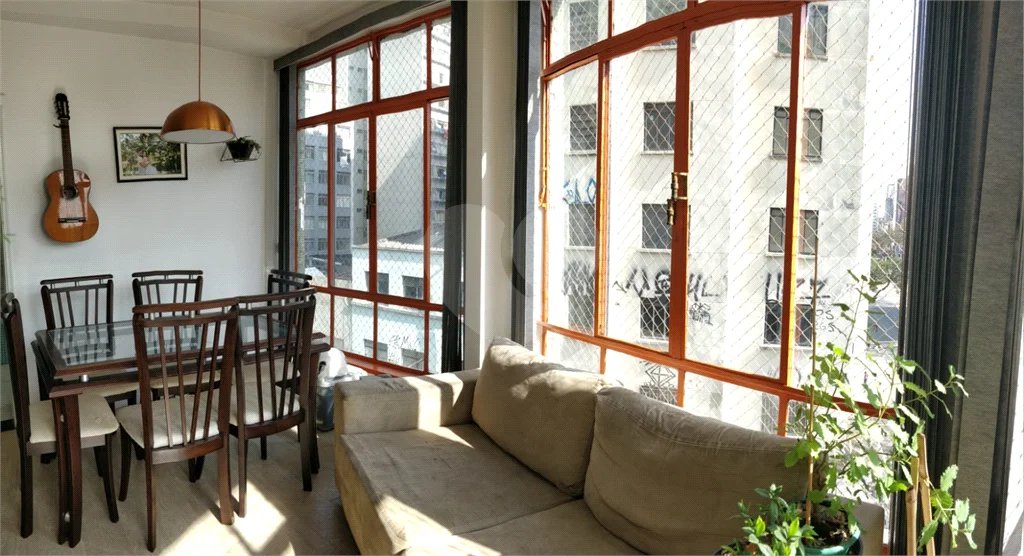 Apartamento e Sala Comercial no centro de São Paulo.