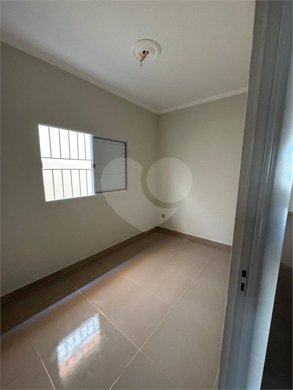 Casa com 02 Dormitórios á venda, em Cidade Aracy 2.
